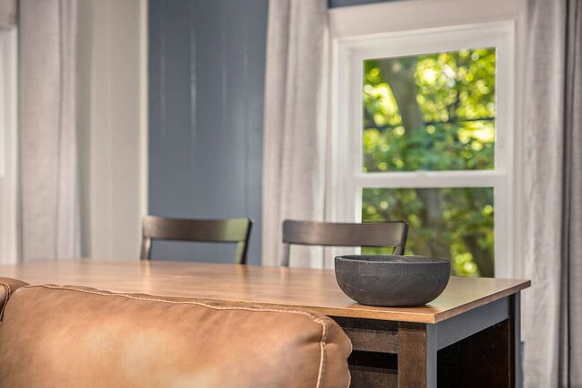 Building Photo - 37 Gold Ave NW