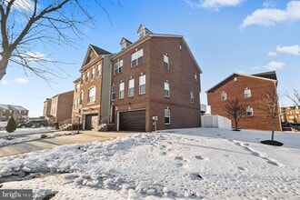 Building Photo - 4904 Olympia Pl