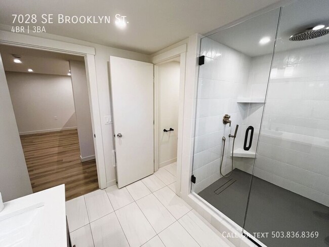 Building Photo - Stunning Newly Renovated 4-Bedroom Home fo...