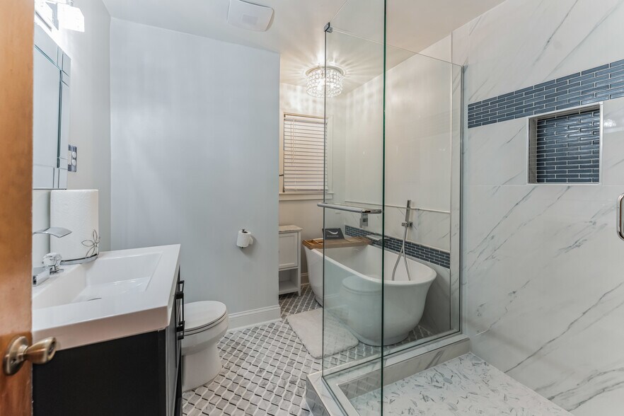 Building Photo - 1857 E Holmes Rd