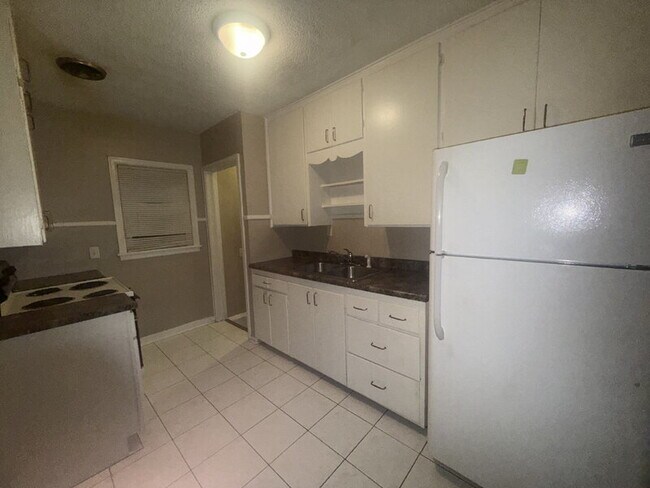 Building Photo - 1517 E Jefferson Ave