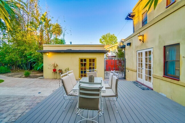 Building Photo - 3131 E Corto Pl