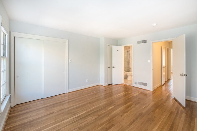 Building Photo - 2527 Queen Annes Ln NW