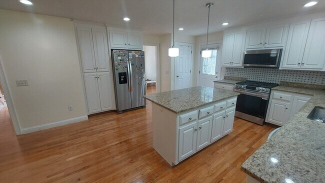 Building Photo - 339 Poplar St