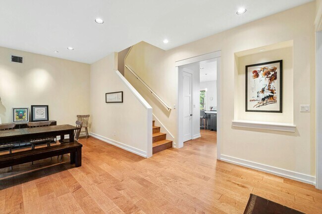 Building Photo - Beautiful 4-Bed Home in Highland Park West...