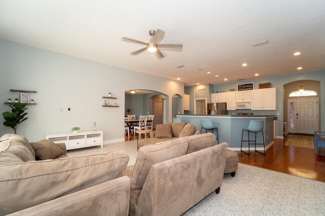 Building Photo - 109 Bilbao Dr