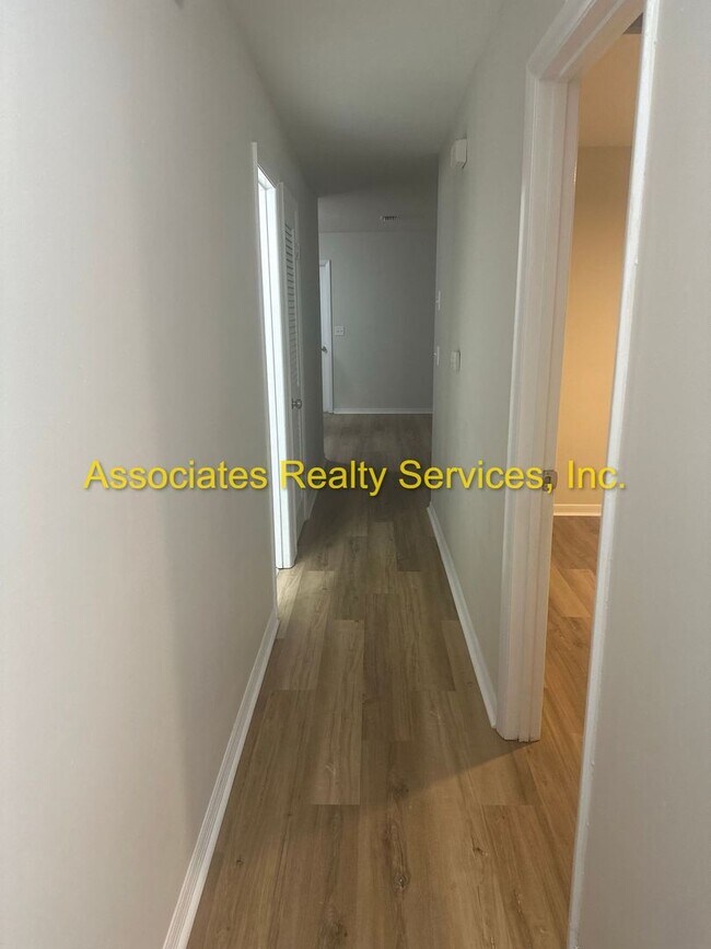 Building Photo - Remodeled 4BD/2BA Home with Den in Northwood!