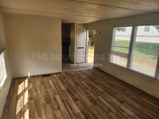 Building Photo - 9 Grateful Way