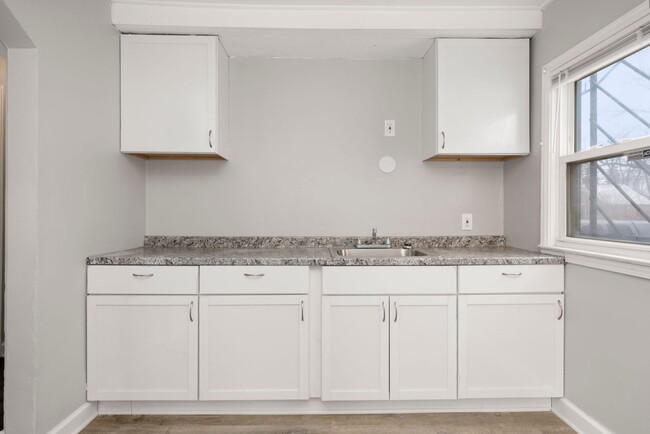 Building Photo - Renovated 3 bedroom bungalow $1250/month