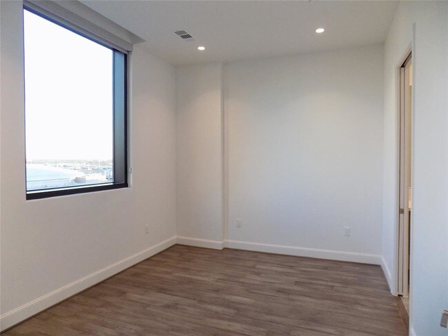 Building Photo - 1211 Caroline St