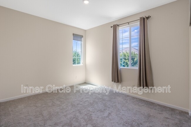 Building Photo - 5408 Mazant Loop