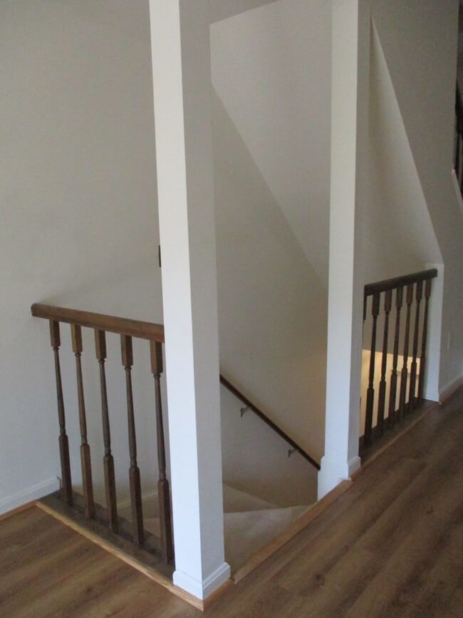Building Photo - Convenient Location and Great Price!