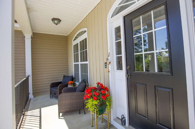 Building Photo - "Beautifully Designed, spacious 2400 Sq. F...