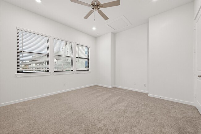 Building Photo - 3203 Home Ct