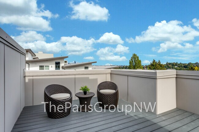 Building Photo - 3078 SW Avalon Way