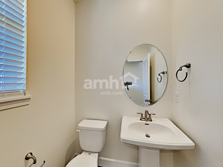 Building Photo - 10626 137th St E