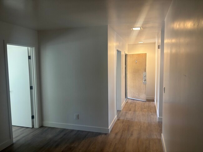 Building Photo - 1271 Murray Ave