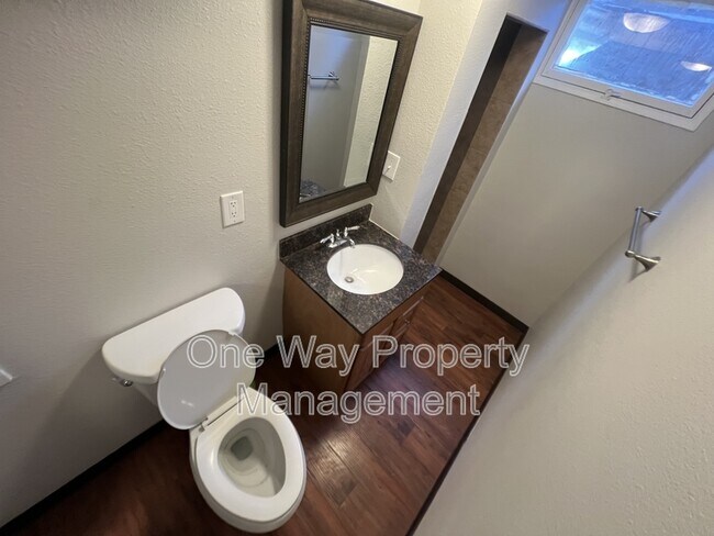 Building Photo - 1236 Wilshire Ave