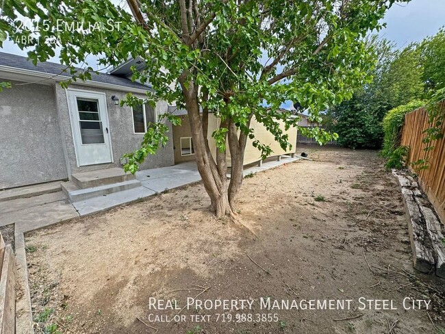 Building Photo - Charming 4 bed, 2 bath home located on the...