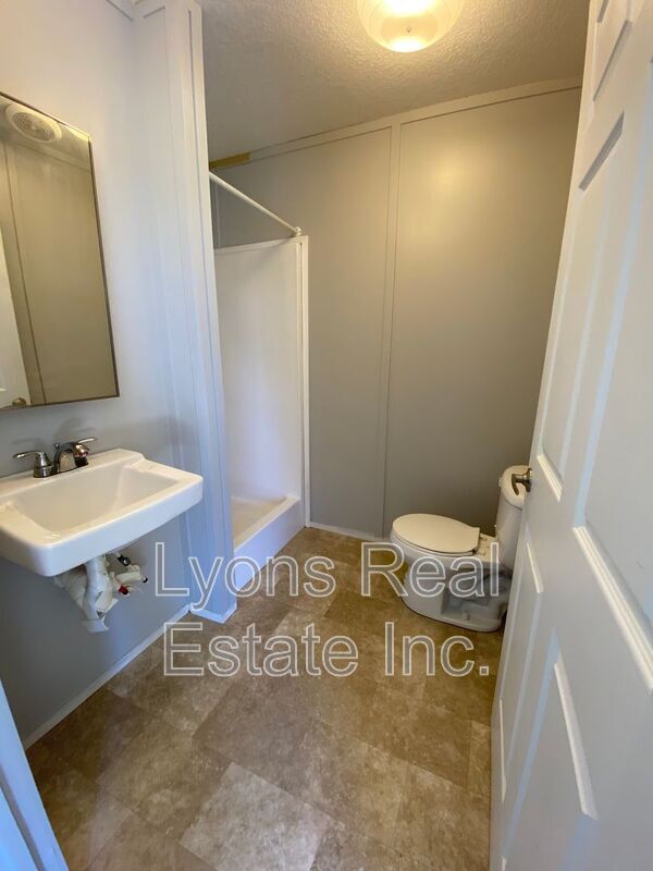 Building Photo - 8086 Heck Dr