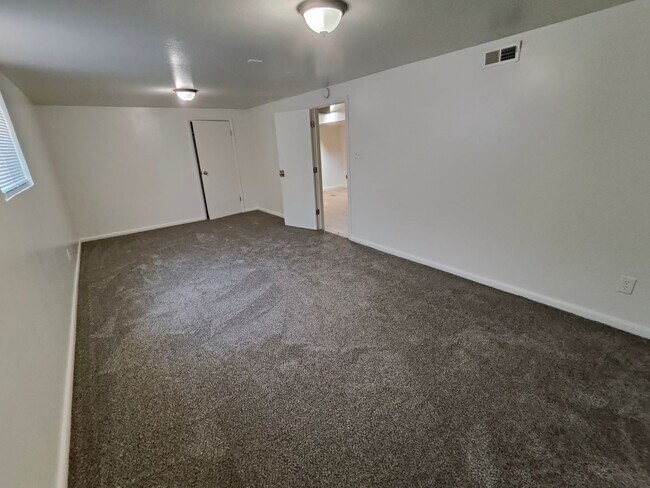 Building Photo - 6 W 1400 S