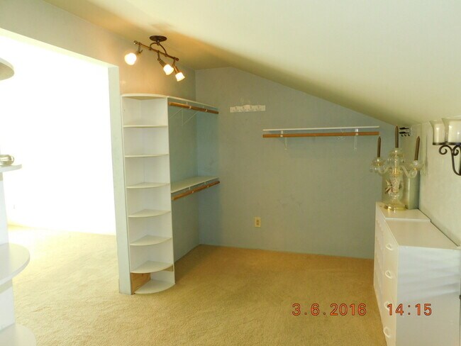 Building Photo - Beautifully Custom Updated 3BD/1.5BA Home ~ Gorgeous Kitchen & Master Bedroom!