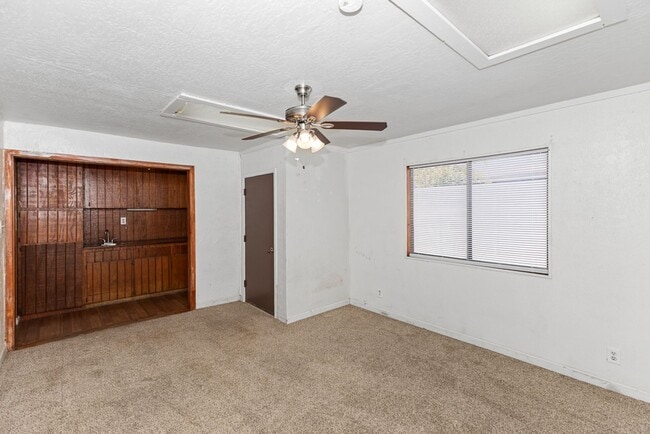 Building Photo - Rental Availalble