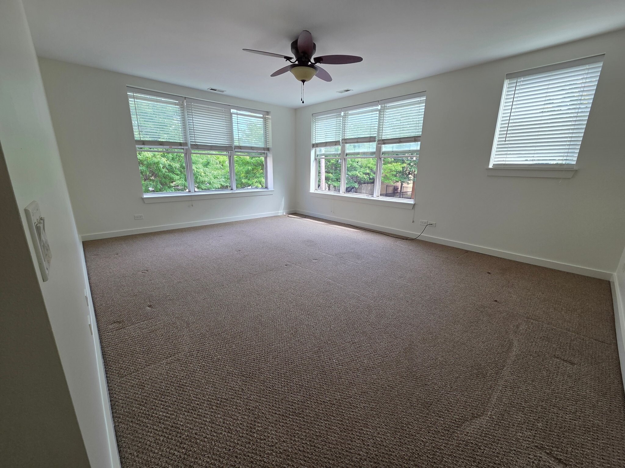 Building Photo - 2220 W Maypole Ave