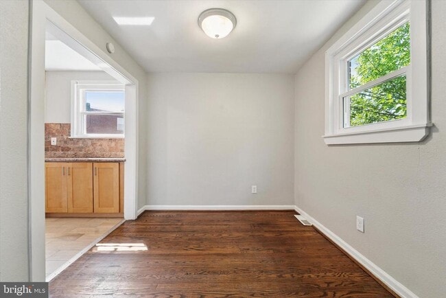 Building Photo - 2111 Delmar Dr