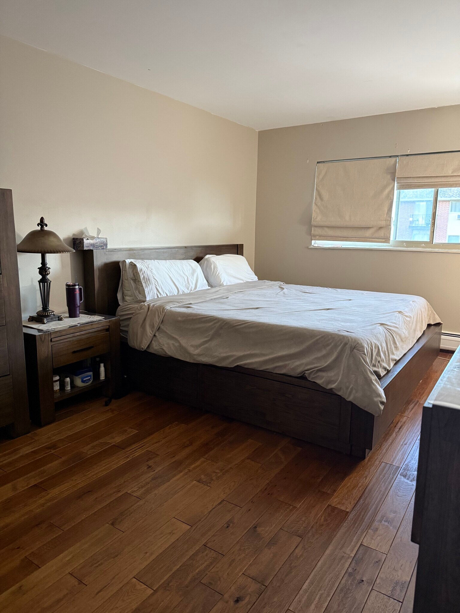 Building Photo - 685 E Fullerton Ave