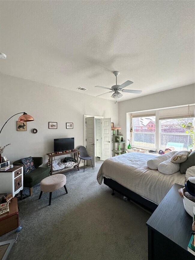 Building Photo - 8021 Izetta Ln