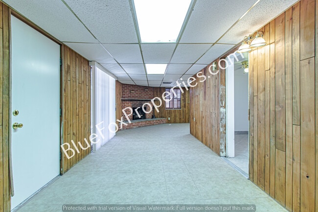 Building Photo - 4825 E 23rd St