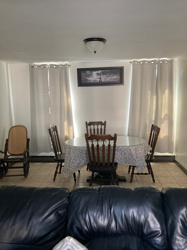 Building Photo - 204 Clinton Ave