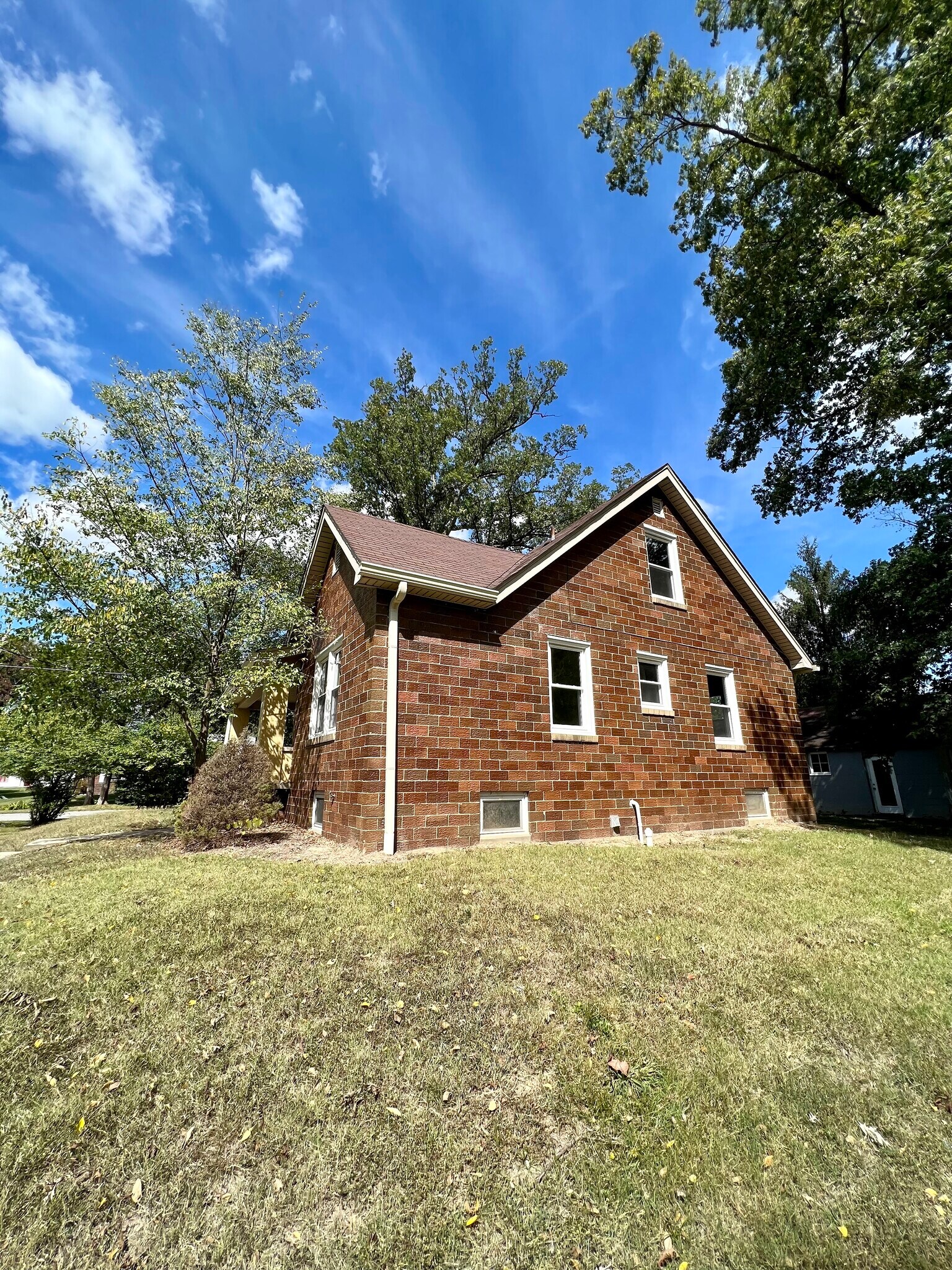 Building Photo - 343 Villa Dr