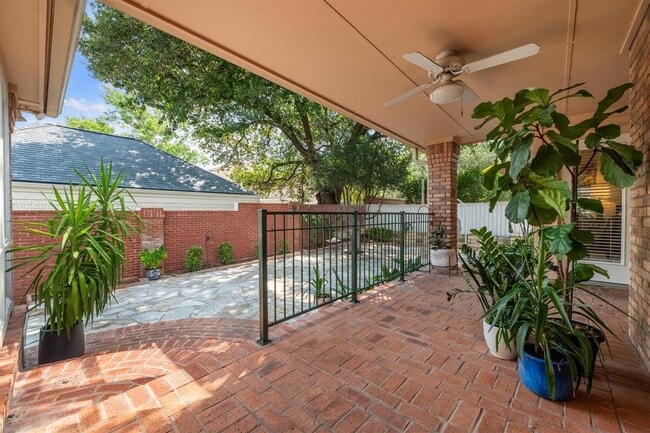 Building Photo - 6002 Ascot Cove