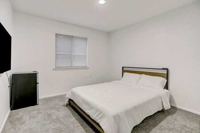 Building Photo - 7107 Thannas Way