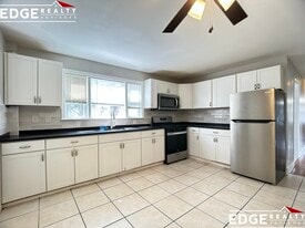 Building Photo - 61 Clinton St