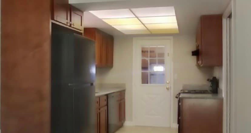Building Photo - 607 Peach Ct