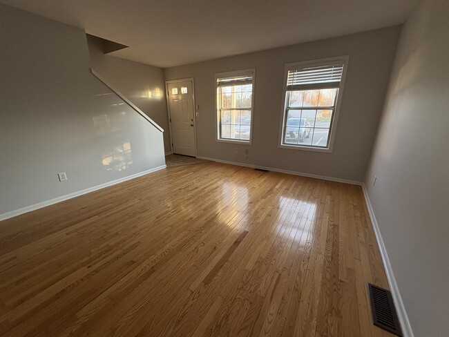 Building Photo - 241 Branford Rd