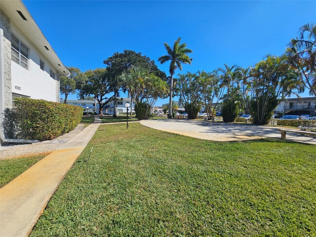 Building Photo - 6201 SW 37th St