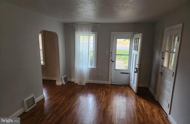 Building Photo - 402 Kerfoot Ave