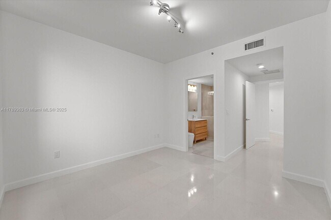 Building Photo - 1050 Brickell Ave