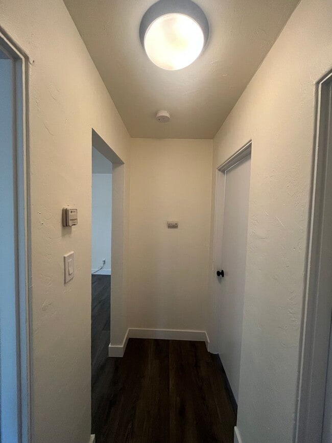 Building Photo - 406 Niles Ave