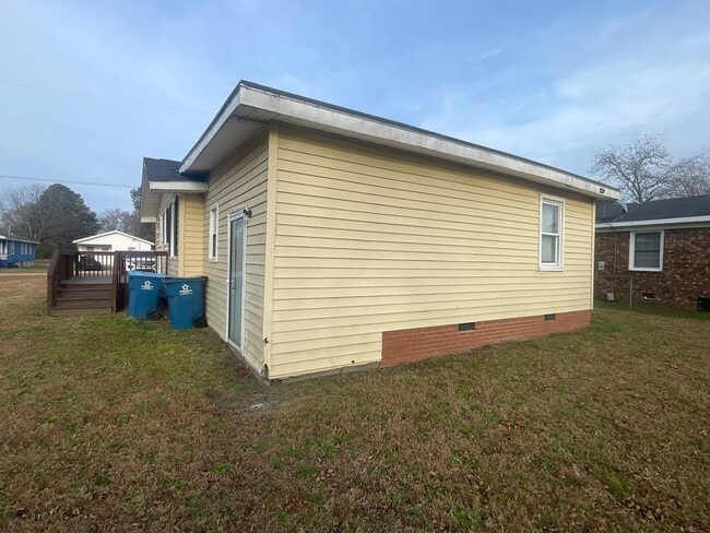 Building Photo - Ranch Located in the Heart of Dunn