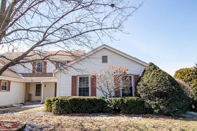 Building Photo - 1055 S Imperial Dr