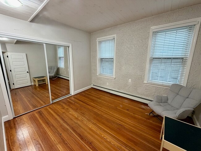 Building Photo - 324 Chelsea St