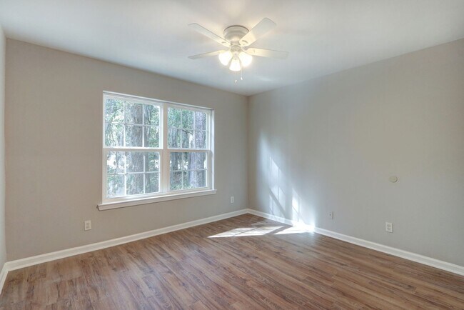 Building Photo - 3-3 Dukes Way