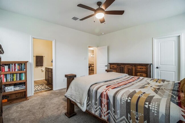 Building Photo - 227 Outlaw Dr