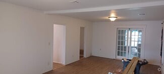 Building Photo - 505 W Maple