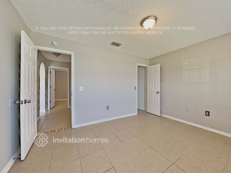 Building Photo - 1622 Hudderfield Cir W